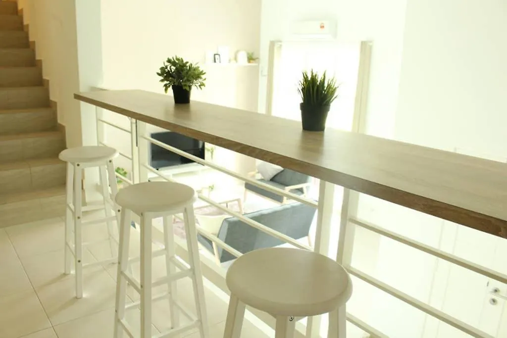 New Seaview Cozy Modern Beach House Tanjung Bungah  Malasia